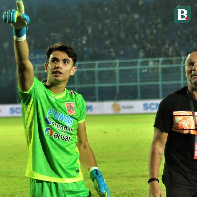 Jadi Bintang Di Stadion Kanjuruhan Kiper Borneo Fc Puji Aremania Indonesia Bola Com