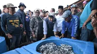 Bakal Calon Presiden (capres) Koalisi Perubahan untuk Persatuan (KPP) Anies Baswedan menemui para nelayan yang ada di Tempat Pelelangan Ikan (TPI) Pelabuhan Muncar, Banyuwangi, Jawa Timur. (Istimewa)