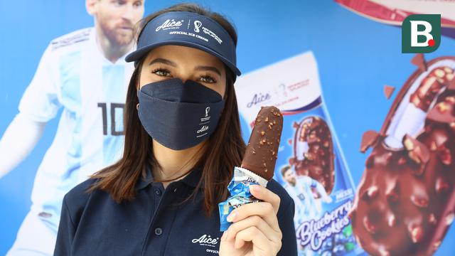 Foto: Menikmati Segarnya Es Krim Pilihan Lionel Messi, Aice Blueberry Cookies dengan Rasa Mendunia