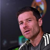 Pelatih Real Madrid, Xabi Alonso, menyatakan akan tetap tampil maksimal meski hanya mendapatkan waktu 15 hari persiapan sebelum musim baru 2025/2026. Pasalnya, Los Blancos harus jadi tim paling terakhir di Liga Spanyol yang melakoni pramusim karena harus tampil di Piala Dunia Antarklub 2025. (AFP/Javier Soriano)