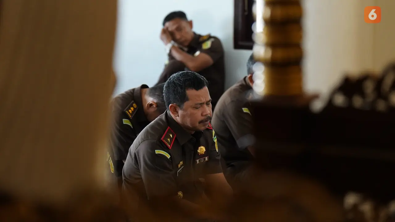 Kajati Sulsel beri pesan tausiah kepada jajarannya jelang perayaan Hari Raya Idul Adha 1445 H (Liputan6.com/Eka Hakim)