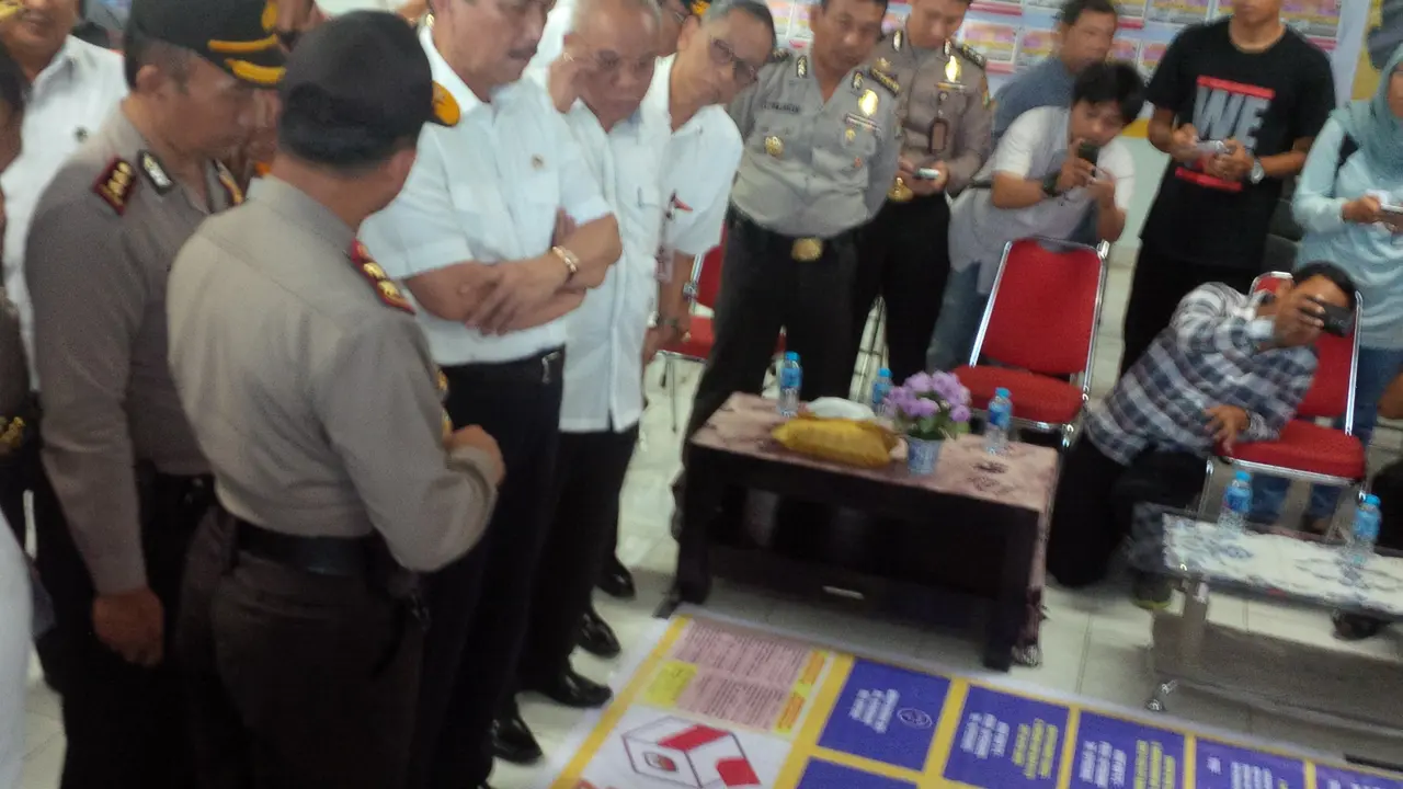 Menko Luhut Pantau Posko Pengamanan Pilkada Tangsel‎