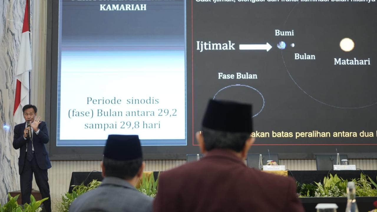 Anggota Tim Hisab dan Rukyat Kementerian Agama Cecep Nurwendaya dalam Sidang Isbat penetapan Lebaran Idul Fitri 1 Syawal 1445 H.