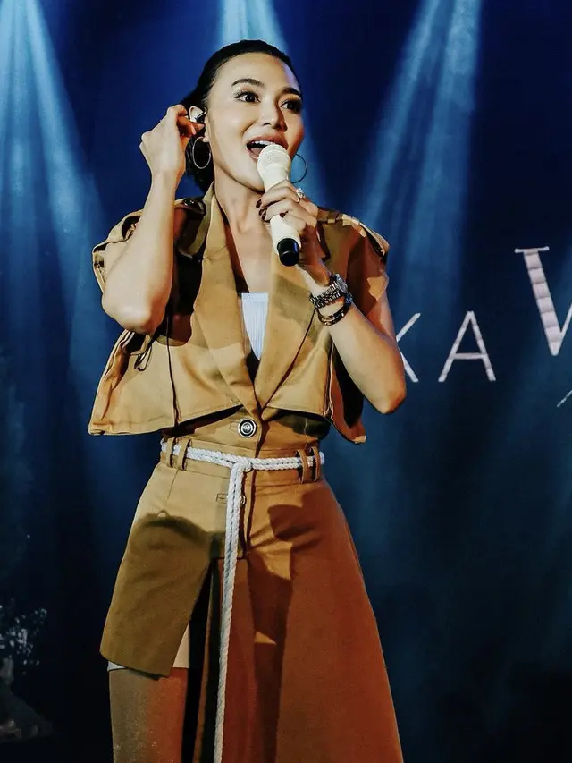 Gaya Wika Salim saat di Atas Panggung