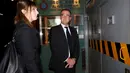 Pengacara Rurik Jutting, Michael Vidler (kanan) saat ingin mendampingi Jutting pada sidang di Pengadilan Tinggi, Hongkong, Senin (24/10). Rurik di dakwa atas pembunuhan dua waga negara Indonesia di Hong Kong. (Reuters/Bobby Yip)