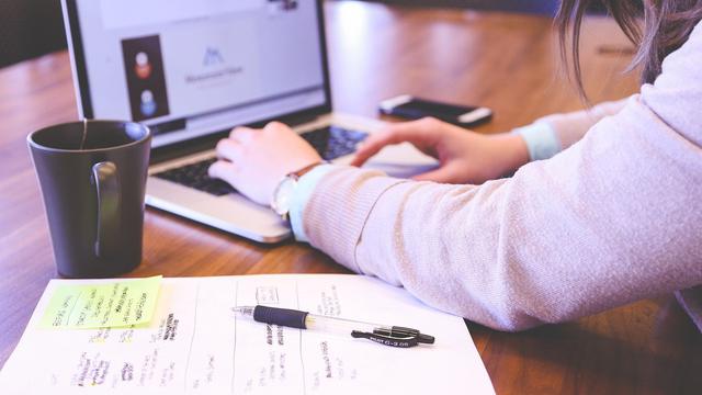 Ilustrasi membuat daftar riwayat hidup