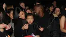 North West memang terkenal dengan fesyen nya yang sangat sosialita, meski dirinya baru menginjak usia balita. (AFP/Bintang.com)