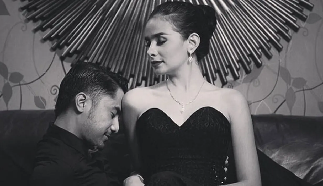 Ketika foto romantis Sonya Fatmala dan Henky Kurniawan dicampur dengan unsur elegan.(via Instagram)
