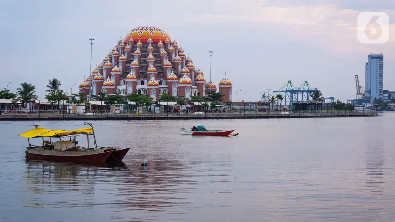 Masjid 99 Kubah, Makassar, Sulawesi Selatan