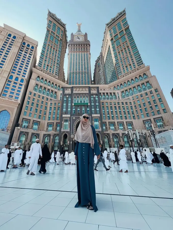 Paula Verhoeven saat jalani umrah (Instagram/paula_verhoeven)