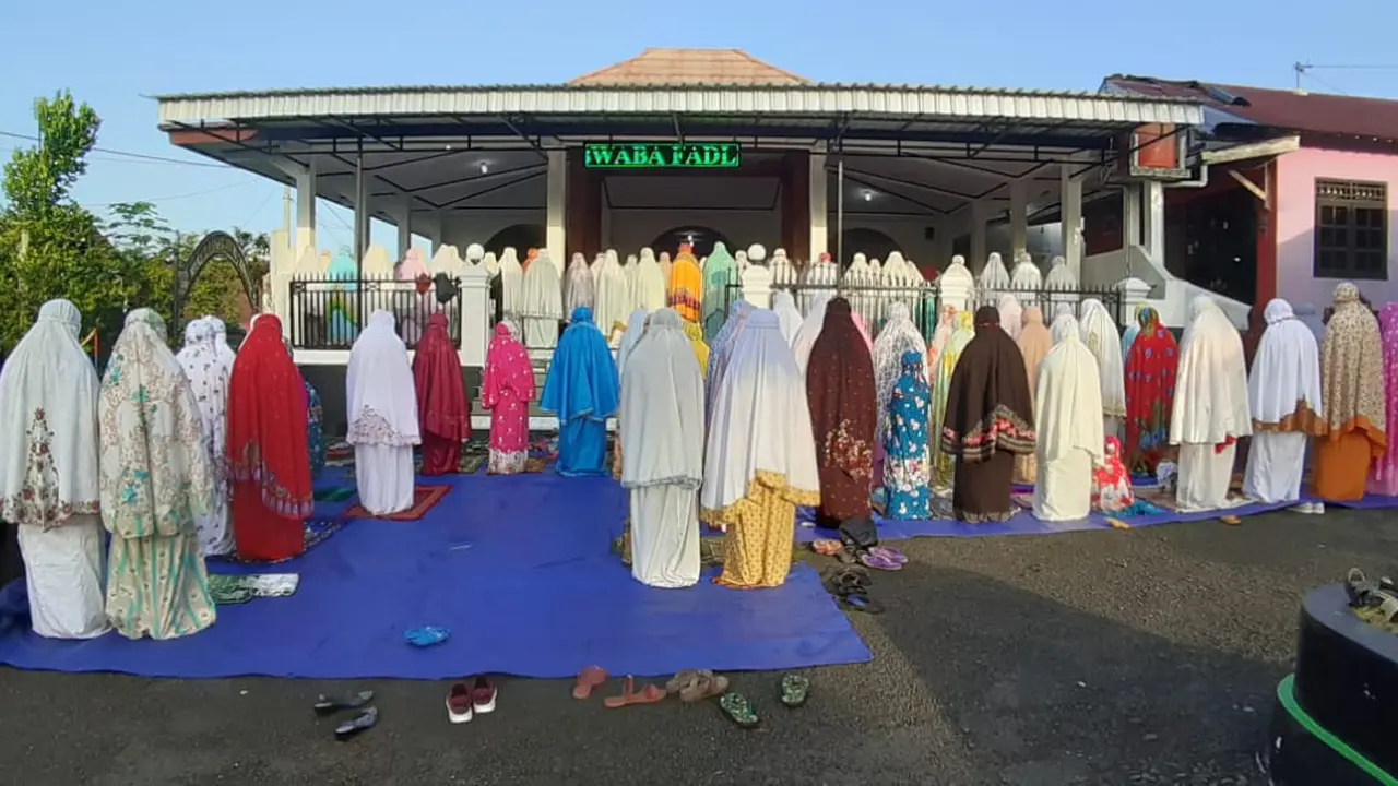Penganut Islam Aboge di Masjid Sayid Kuning, Onje, Mrebet Purbalingga menggelar salat Id, Senin (25/5/2020). (Foto: Liputan6.com/Istimewa)