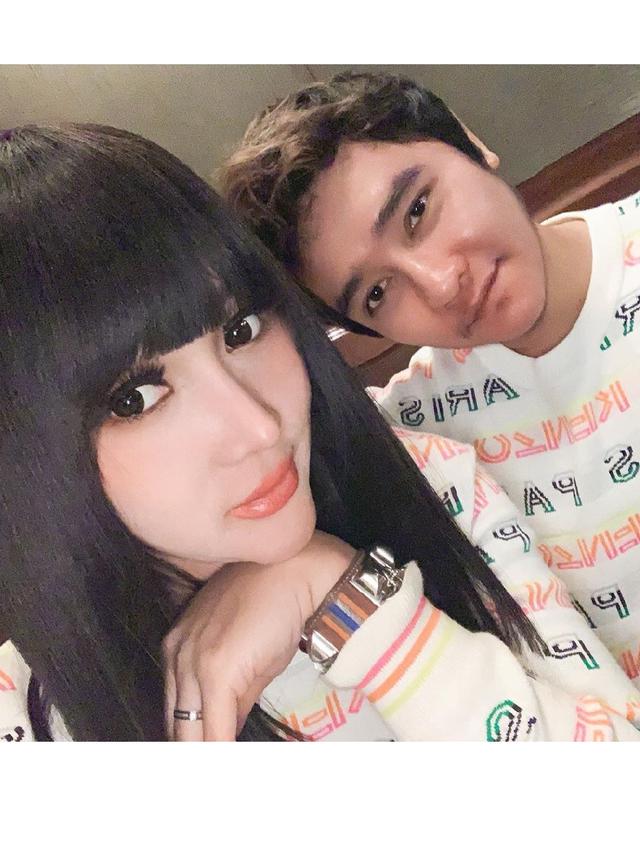 6 Potret Terbaru Abash, Kekasih Lucinta Luna dengan Jambang Bikin Pangling