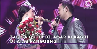 Zaskia Gotik baru saja dilamar oleh kekasihnya di atas panggung. Seperti apa perasannya ya?