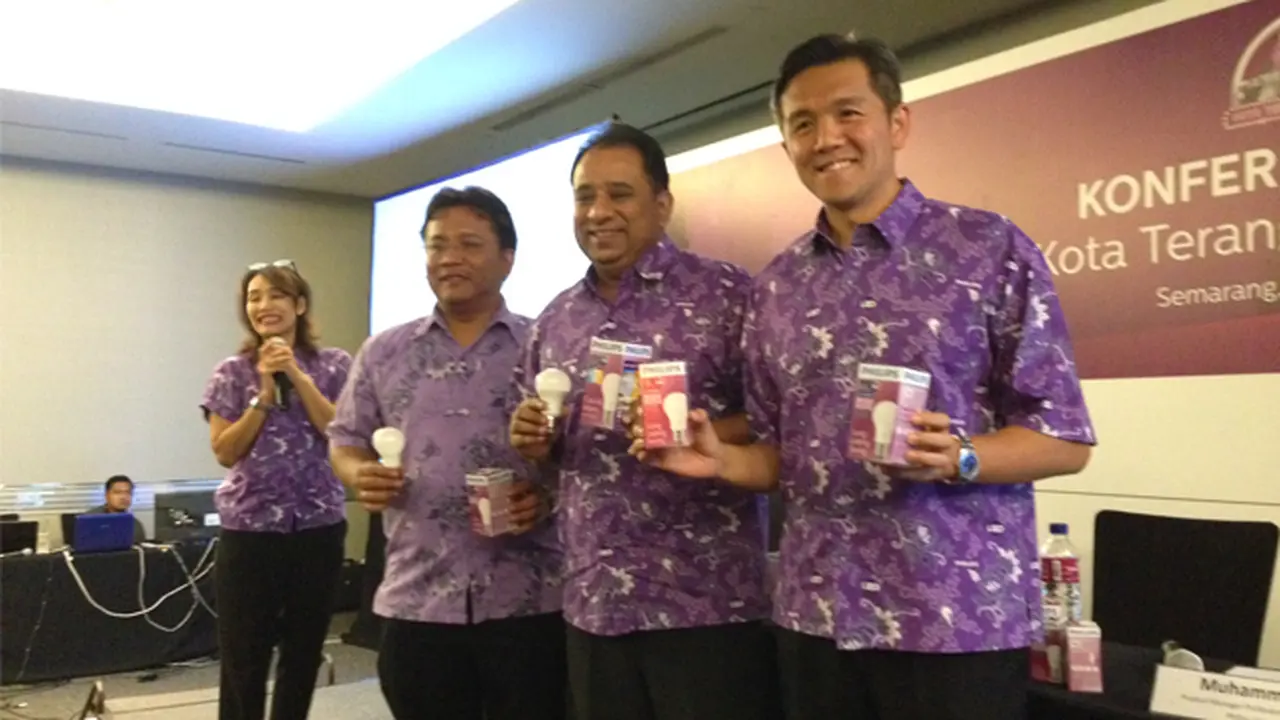 Lampu Hemat Energi Philips Terangi Ikon dan Jalan di Semarang 