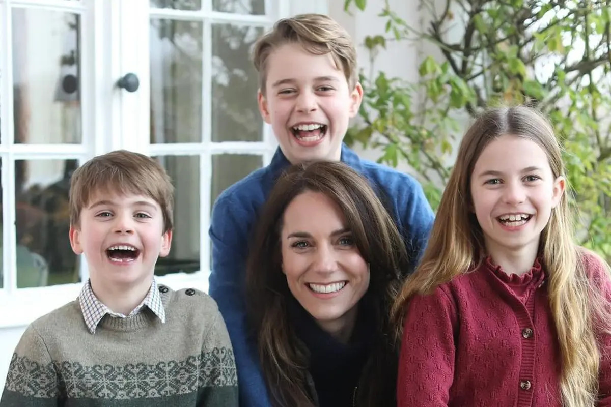 Kate Middleton Rilis Foto Terbaru di Hari Ibu, Buka Suara Pertama Kali Usai Operasi Perut