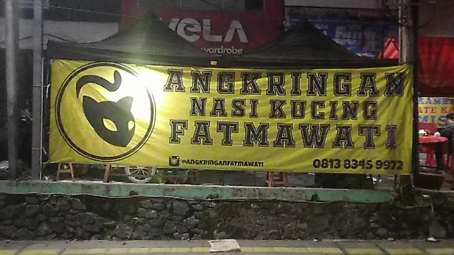 Kuliner Malam Jumat Menyenangkan Perut Di Angkringan Nasi Kucing Di Bawah Jalur Mrt Lifestyle Liputan6 Com Dirangkum brilio.net dari berbagai sumber, berikut sejumlah spanduk angkringan dengan nama yang antimainstream, senin (1/2). angkringan nasi kucing