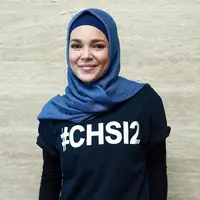 Saat ditemui di kawasan Kebon Jeruk, Jakarta Barat, Minggu (15/5/2016) ia mengaku bersyukur dengan suaminya. Bahkan ia menambahkan justru kebahagiaannya sekarang naik. (Deki Prayoga/Bintang.com)