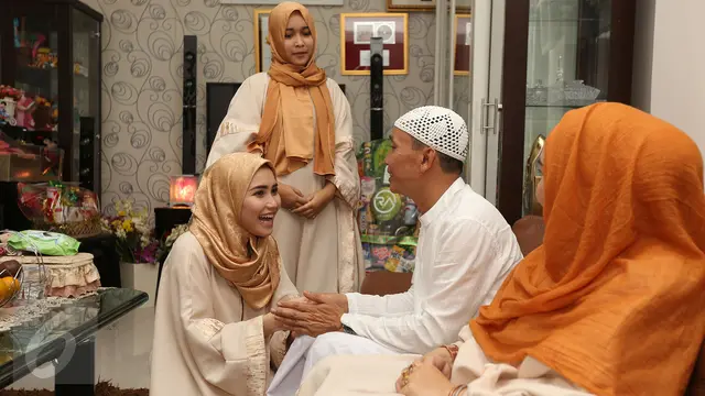 20160706-Ayu Ting Ting Lewatkan Lebaran Masih Tanpa Pasangan-Jakarta