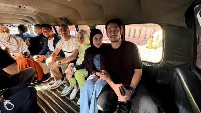 7 Potret Aktivitas Syahnaz Dampingi Jeje Govinda Kunjungi Warga Jawa Barat