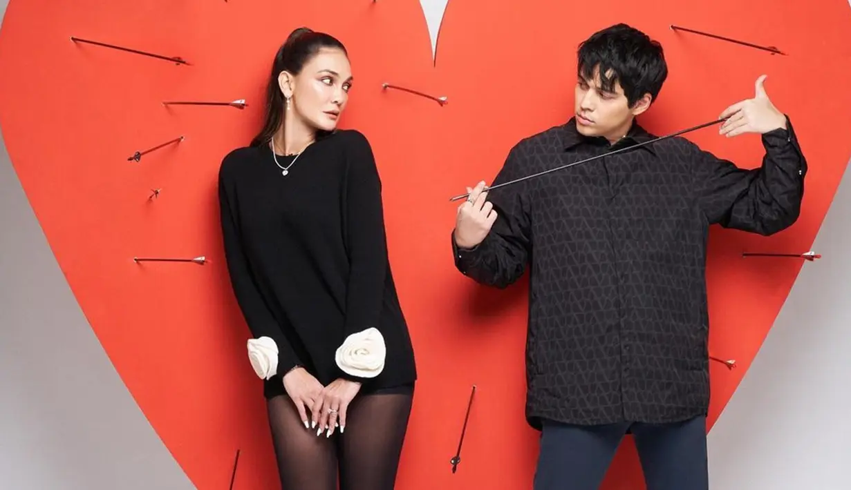 Pemotretan Luna Maya dan Maxime Bouttier ini pun mencuri perhatian banyak netizen. Terlebih keduanya juga tampil serasi dengan busana bernuansa hitam.(Liputan6.com/IG/@bouttier_maxime)