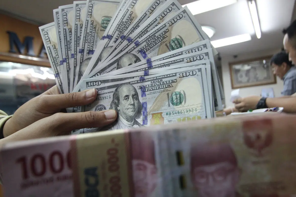 Nilai Tukar Rupiah Menguat Atas Dolar