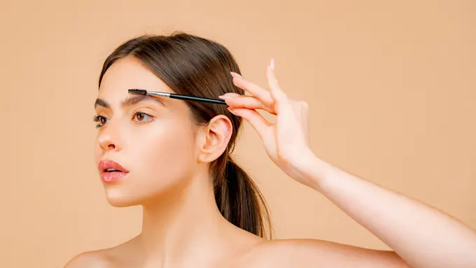 4 Tips Makeup untuk Kelopak Mata Berminyak