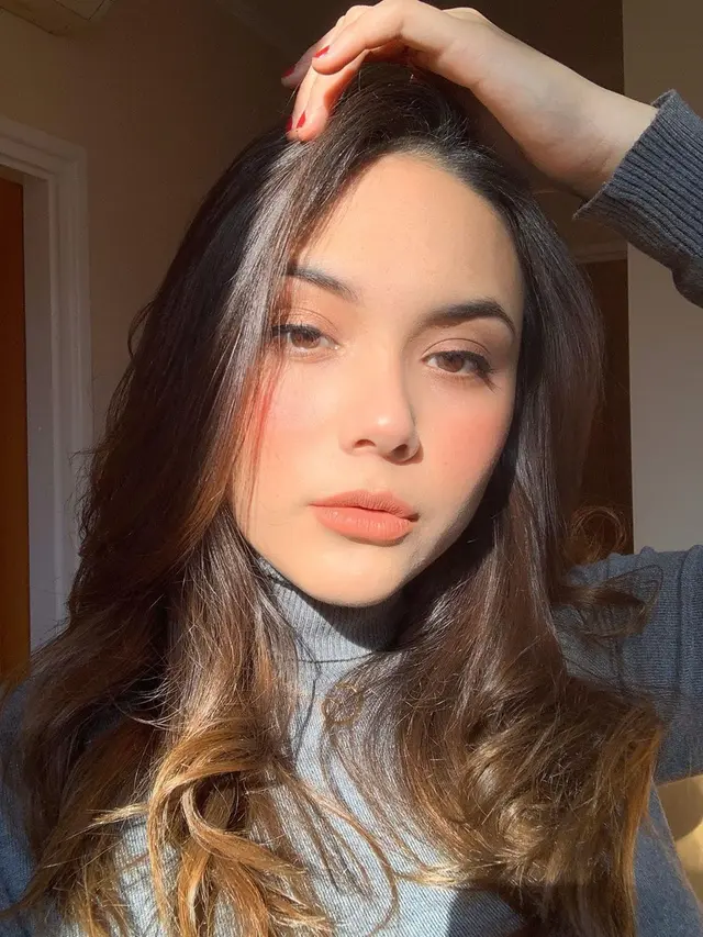 FOTO: Pesona Selfie Greta Irene saat Golden Hour, Memesona