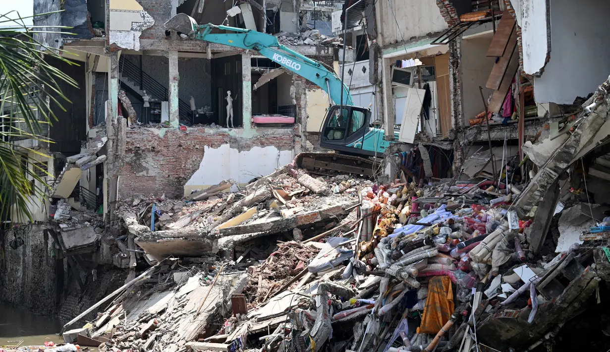 Untuk mendukung percepatan pemulihan dan menjamin kondisi penyintas di pengungsian, BNPB telah menyalurkan bantuan logistik maupun peralatan lainnya. (SONNY TUMBELAKA/AFP)