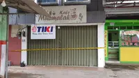 Ruko Cafe Muamalah yang berada di Jalan Raya Tanah Baru, di RT3/4, Kelurahan Tanah Baru, Kecamatan Beji, Kota Depok, dilakukan penyegelan dari pihak kepolisian. (Liputan6.com/Dicky Agung Prihanto)