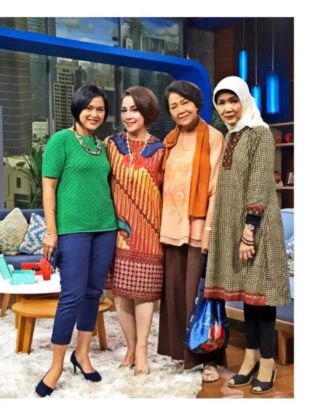 Ikhlaskan Kepergian Sahabat, Ini 6 Potret Kenangan Widyawati dan Rima Melati