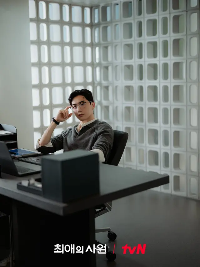 Kang Hoon sebagai Kang Ha Gi dalam drakor My Bias, My Boss. (dok tvN via Soompi)