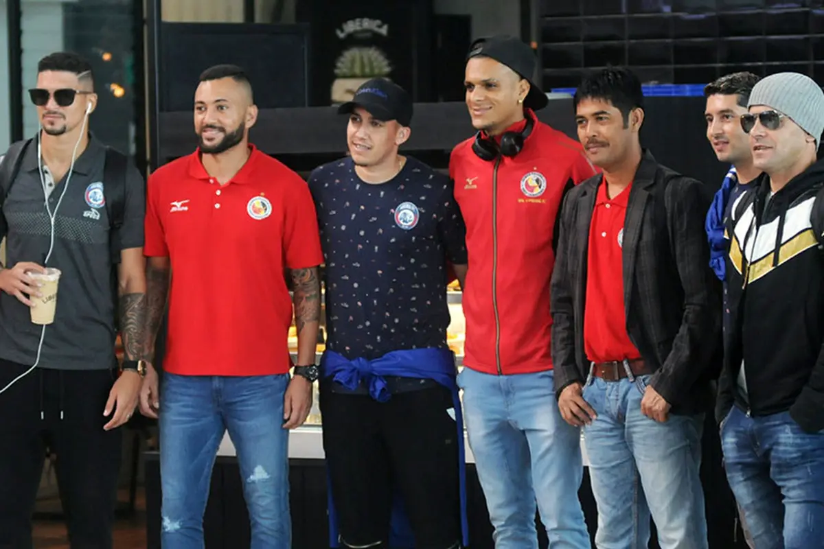 Pemain asing Arema dan Arema bersama Nilmaizar