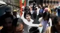 VIDEO: Polisi Bawa 2 Istri dan Sita Temuan Bukti Terduga Teroris 