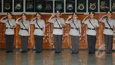 Sejumlah perwira tinggi dan perwira menengah Polri saat menghadiri upacara pelantikan dan sertijab Kadiv Humas Mabes Polri dan tiga Kapolda di Mabes Polri, Selasa (17/3/2015). (Liputan6.com/Johan Tallo)
