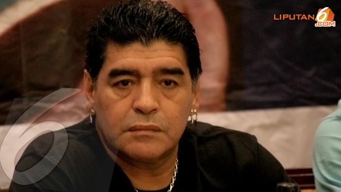 Diego Maradona saat mengikuti acara gala diner ketika berkunjung ke Indonesia, pada tahun 2013 lalu.