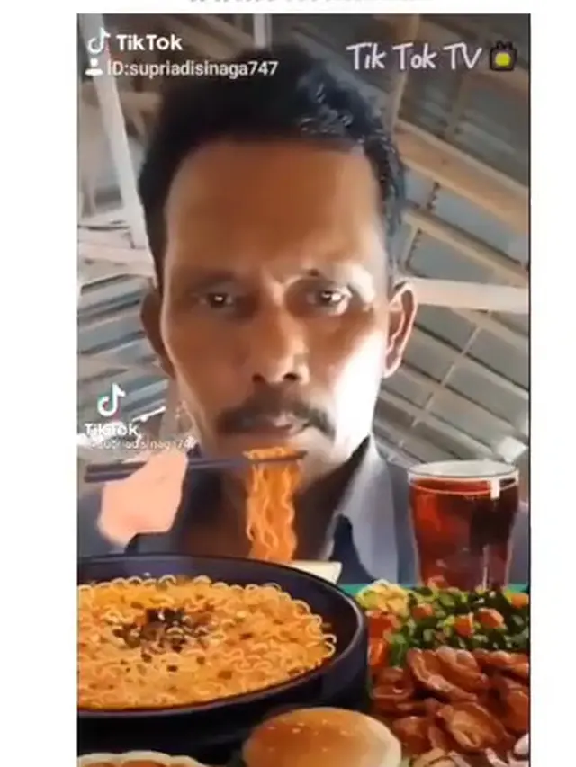 6 Aksi Kocak Bapak-bapak Main TikTok Ini Bikin Geleng Kepala