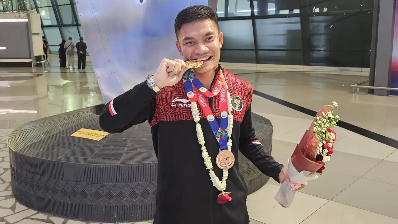 Sandi Firmansyah merebut emas di cabor karate SEA Games 2023.