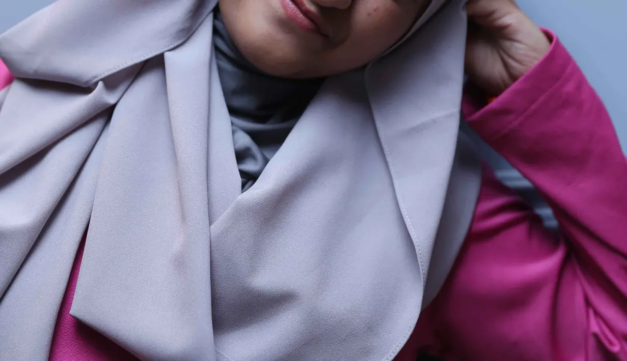 "Di jalan banyak yang minta foto, tapi kadang-kadang nggak enak sama teman-teman, jadi dicuekin gitu. Soalnya kan banyak, terus fotonya sendiri-sendiri," kata Arafah Riyanti, di kawasan Tebet, Jakarta Selatan, Kamis (8/12/2016). (Nurwahyunan/Bintang.com)