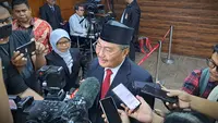 Jimly Asshiddiqie resmi dilantik menjadi anggota Majelis Kehormatan Mahkamah Konstitusi (MKMK). (Foto: Lydia Fransisca/Merdeka.com).