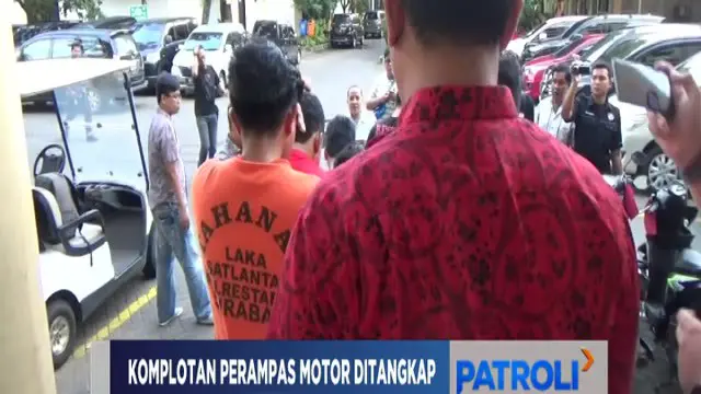 Selain delapan pelaku yang sudah ditangkap, polisi juga tengah memburu dua pelaku lain. Salah satu di antara pelaku adalah seorang remaja.