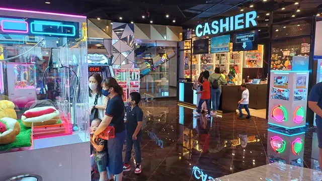 Main Bowling dengan Tech Card di Fun World
