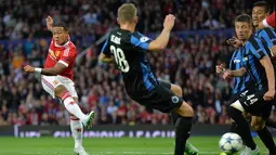 Pemain Manchester United, Memphis Depay mencetak gol penyama kedudukan 1-1 goal pada lanjutan Liga Champions babak play-off leg pertama melawan Club Brugge di Stadion Old Trafford,Manchester,(18/08/2015). Manchester United menang 3-1. (EPA/Peter Powel)