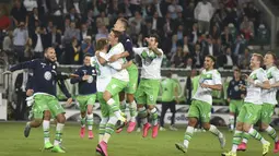 Pemain VfL Wolfsburg mereyakan kemenangan setelah mengalahkan Bayern Munchen lewat adu penalti yang memperebutkan Piala Super Jerman di Wolfsburg, Jerman. (1/8/2015). (Reuters/Fabian Bimmer)