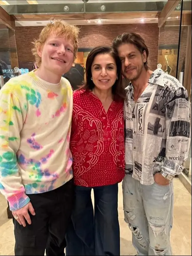 6 Potret Pertemuan Shah Rukh Khan dan Ed Sheeran, Ajari Tarian Khasnya