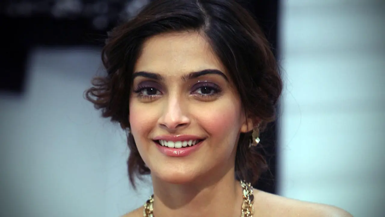 Sonam Kapoor Terserang Flu Babi