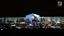 Salah satu pertunjukan projection mapping yang menggambarkan kondisi kota Jakarta di Museum Fatahillah, Jumat (19/1). Pertunjukan ini menandai rangkaian kegiatan perayaan 60 tahun hubungan diplomatik Indonesia-Jepang. (Liputan6.com/Helmi Fithriansyah)