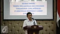 Menpan RB, Yuddy Crisnandi memberikan sambutan saat acara pencanangan pembangunan zona integritas, Jakarta (29/3). Dengan pembangunan zona integritas, maka pelaksanaan kegiatan Kementerian akan dilakukan secara lebih terbuka. (Liputan6.com/Faizal Fanani)