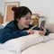 Tidak banyak bergerak, entah karena pekerjaan atau memang kebiasaan menonton video atau film bisa jadi salah satu kebiasaan yang berdampak buruk pada kesehatanmu. (Foto dok: Freepik/EyeEm).