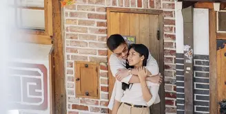 Berada di Bukchon Hanok Village, Kaesang dan Erina pun tampil romantis dengan foto-foto yang dibagikan di media sosialnya. (@kaesangp)