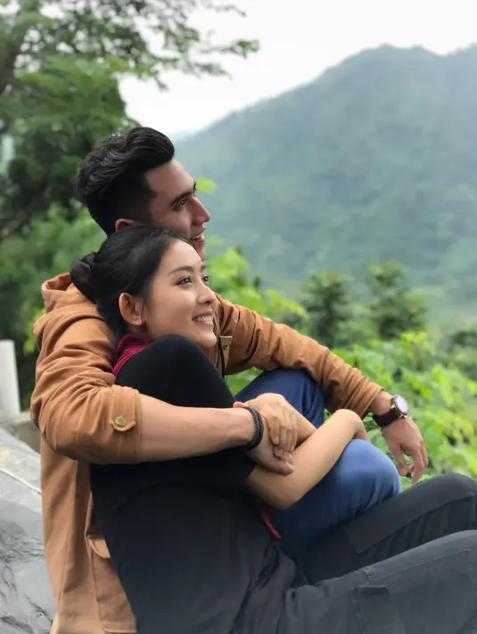 Di sela-sela padatnya jadwal, Verrell dan Natasha menyempatkan diri untuk berlibur bersama. Melalui akun Instagram-nya, mereka kerap memamerkan kemesraannya. (Foto: instagram.com/bramastavrl)